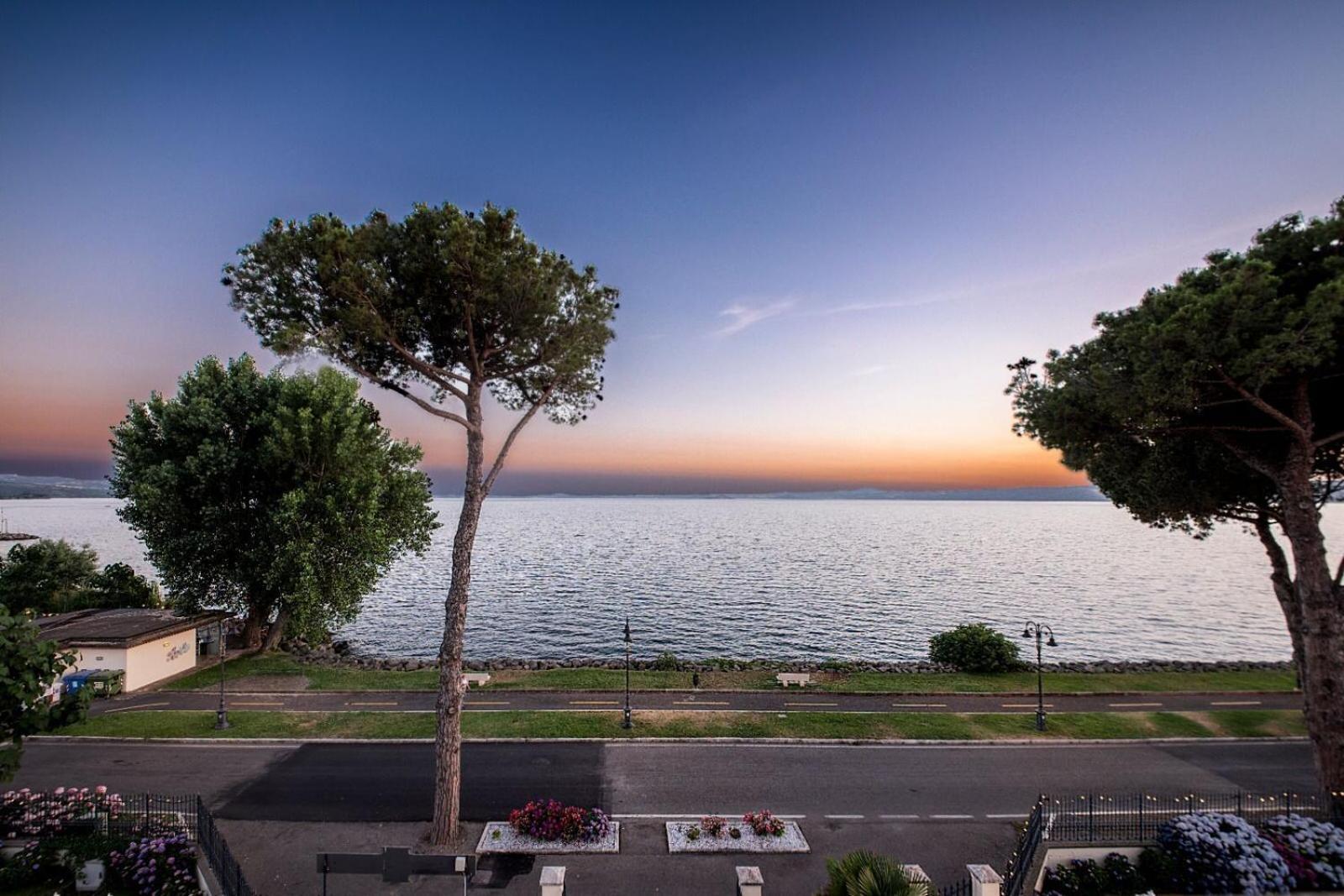 Hotel Holiday Sul Lago Bolsena Exterior photo