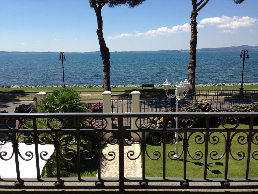 Hotel Holiday Sul Lago Bolsena Exterior photo