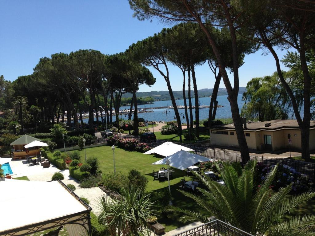 Hotel Holiday Sul Lago Bolsena Exterior photo